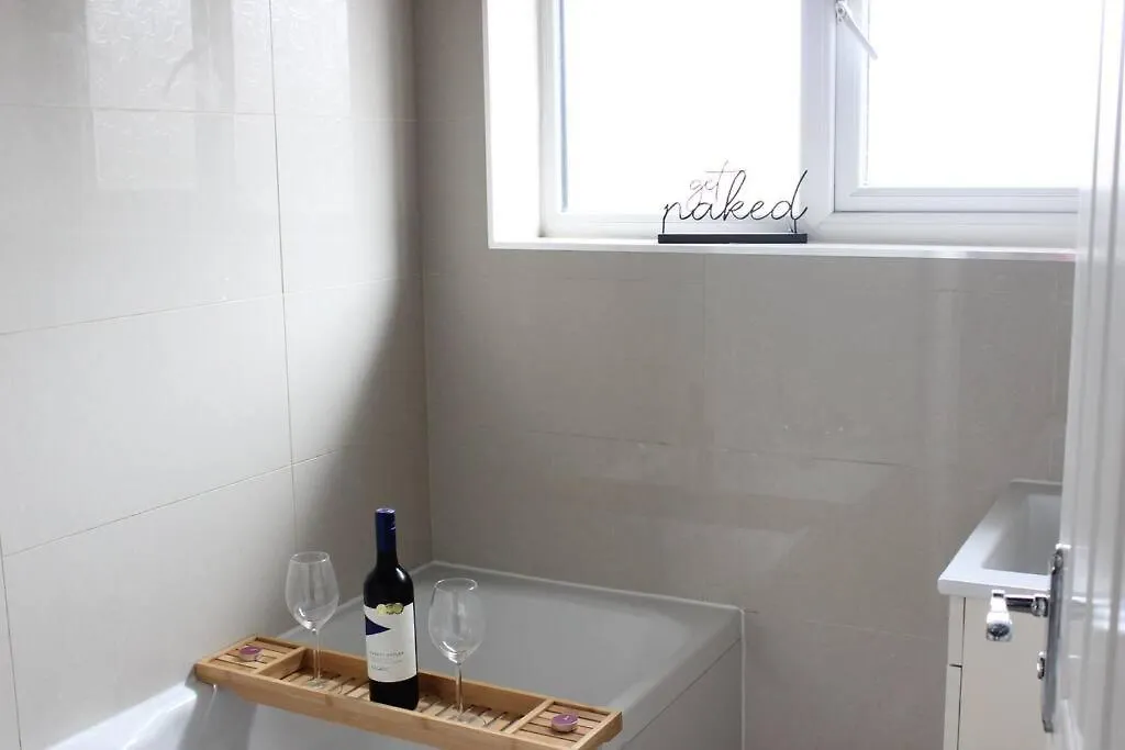 Holiday home Private & Comfortable 2 Bedroom Home Away From Home Stanwell United Kingdom