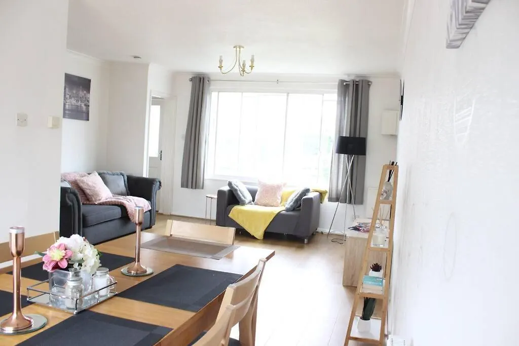 Private & Comfortable 2 Bedroom Home Away From Home location